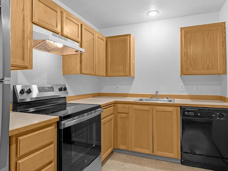 South Valley Four-Plex — Photo 8