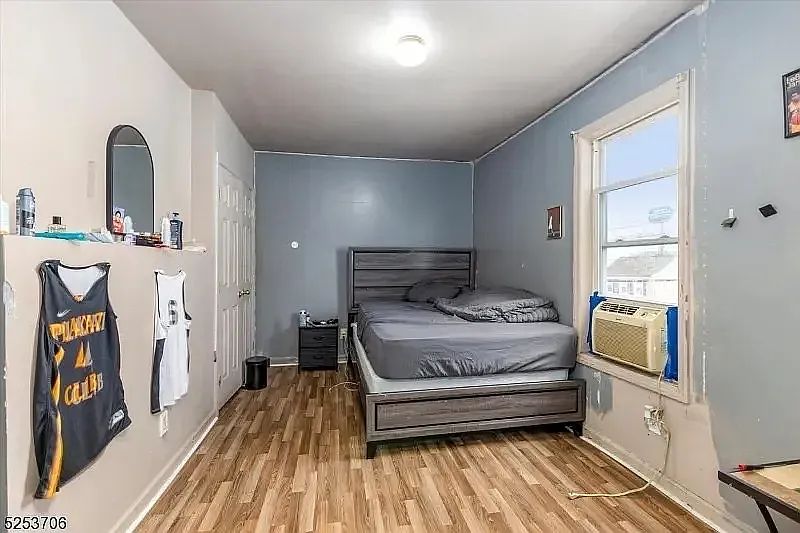 3 bed, 1000 sqft, $2,199 — Photo 3