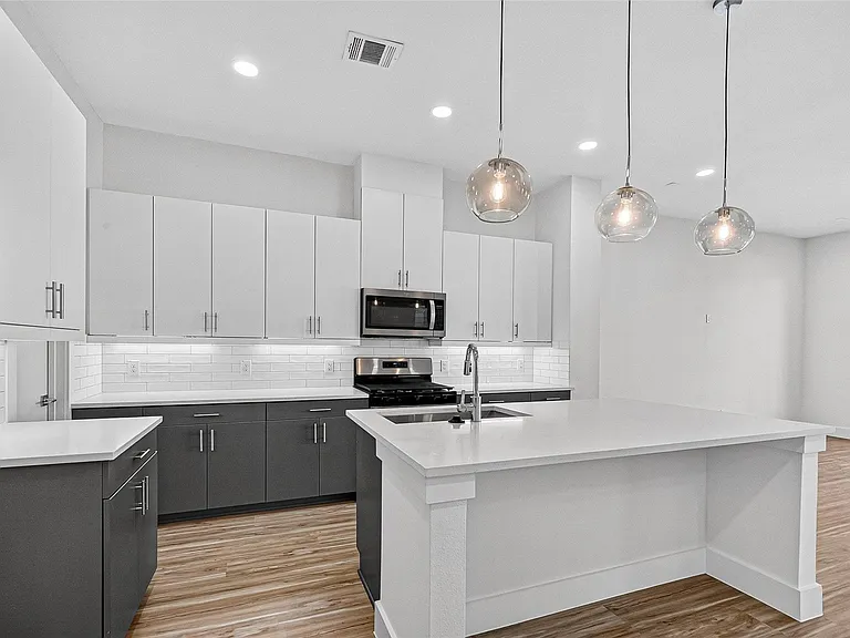 2105 Holman St — Photo 15