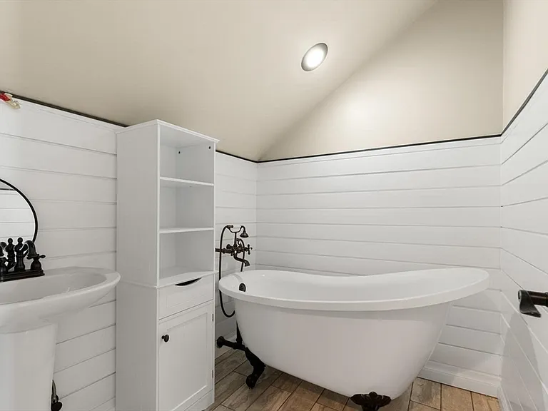 58 G St — Photo 23