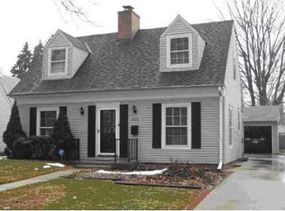 4858 N Sheffield Ave, Whitefish Bay, WI 53217