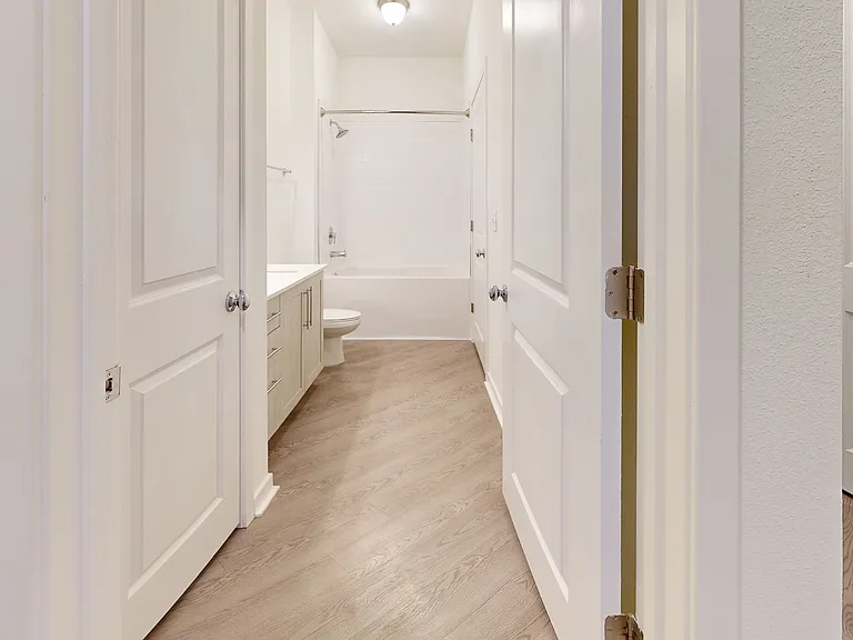 Essex Luxe Apartments — Photo 62