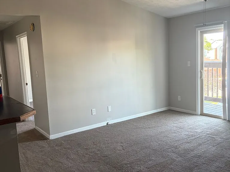 140 Haverford Ct — Photo 4