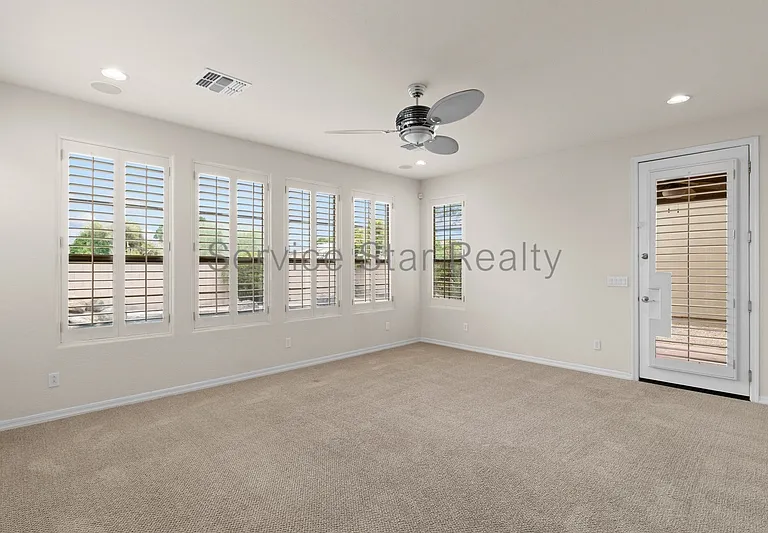 3724 E Robin Ln — Photo 8
