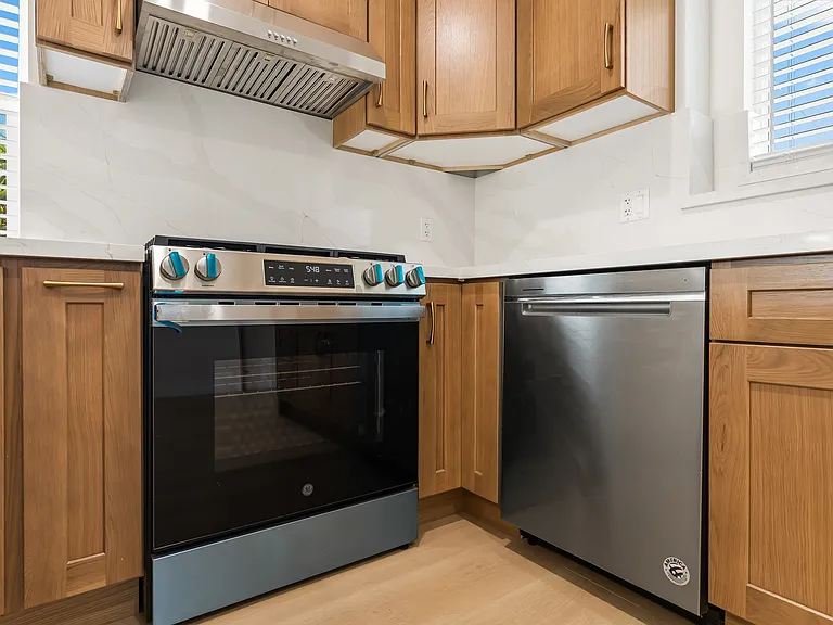 9716 Felton Ave — Photo 3