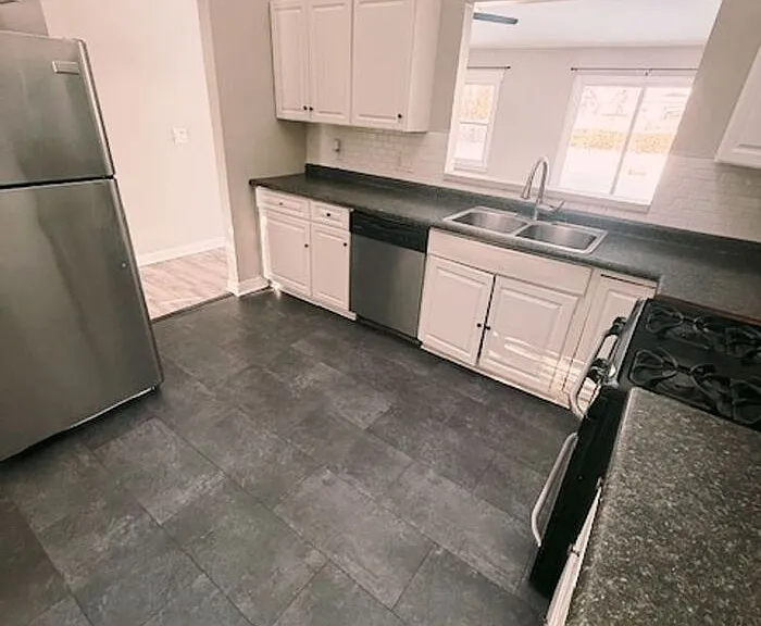 4034 Heathgate Dr — Photo 2