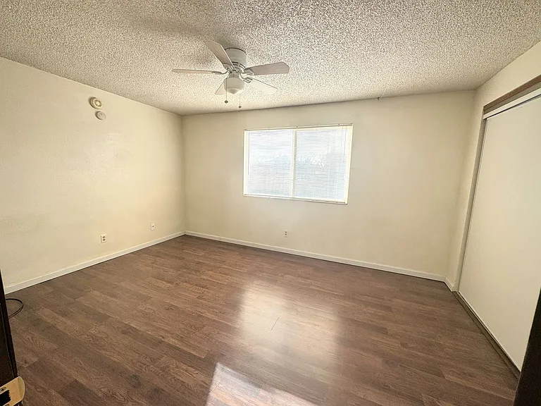 450 Laurel St — Photo 6