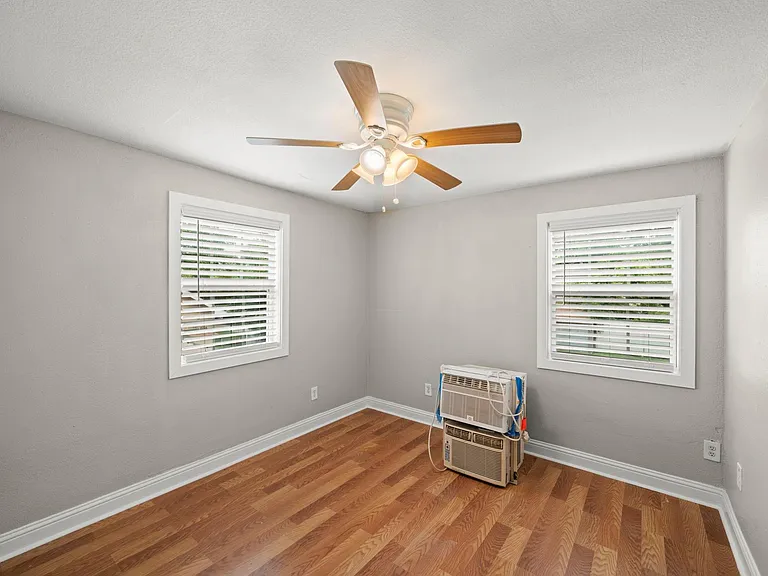 303 Linwood St #1/2 — Photo 10