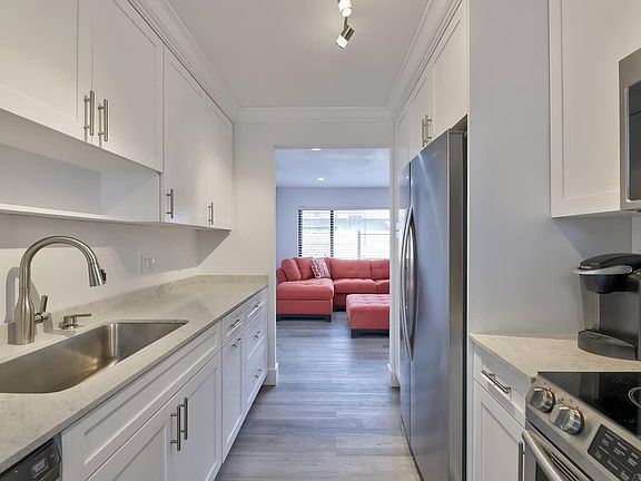 5th image of 344 SE 4th Ave #W