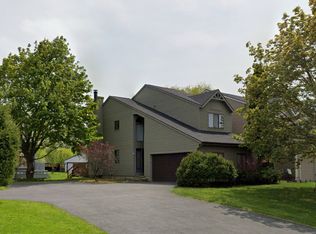 8249 Honeysuckle Dr, Liverpool, NY 13090