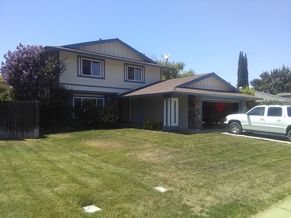 2nd image of 3216 Saturn Dr