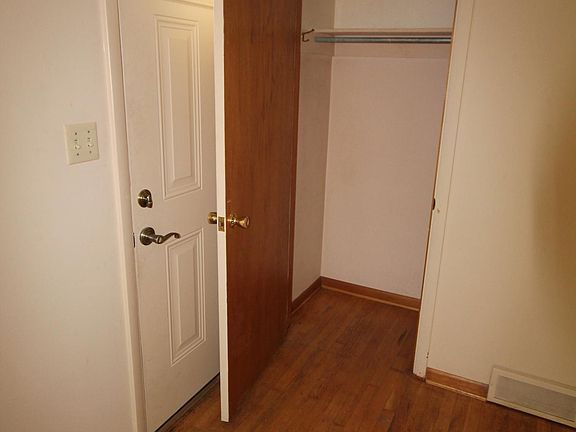 3rd image of 1062 Shady Hill Dr