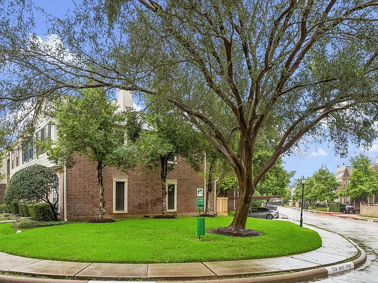 2930 Grants Lake Blvd #2508 — Photo 4