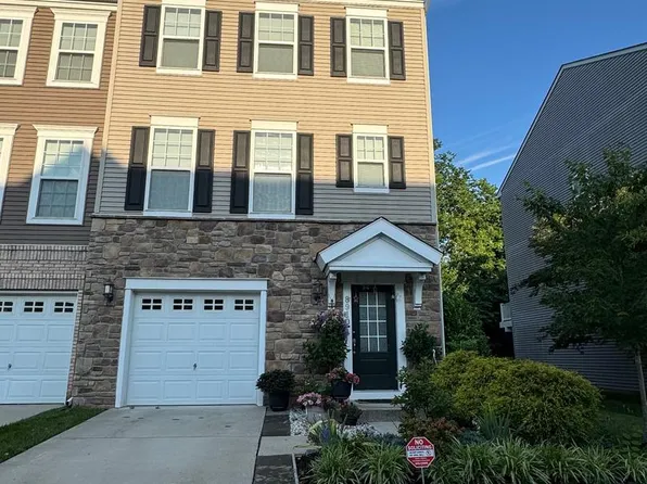 8910 Englewood Farms Dr, Manassas, VA 20112