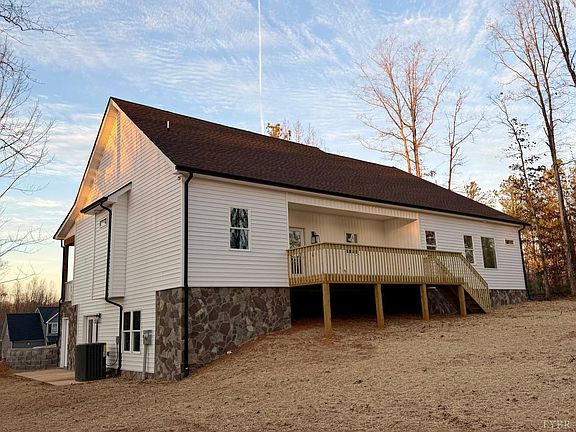 3rd image of 187 Cambridge Ct