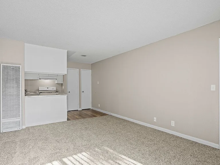 2433 Country Club Blvd — Photo 9