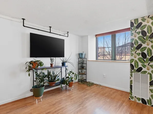 200 Market St #306, Lowell, MA 01852