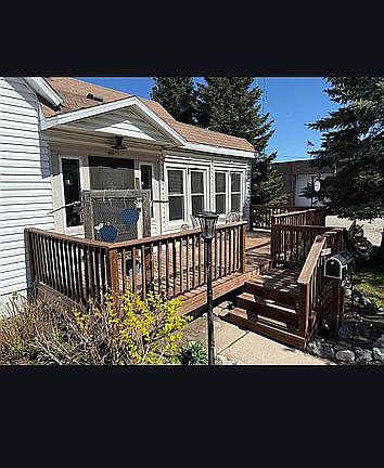 2nd image of 315 2nd St SE