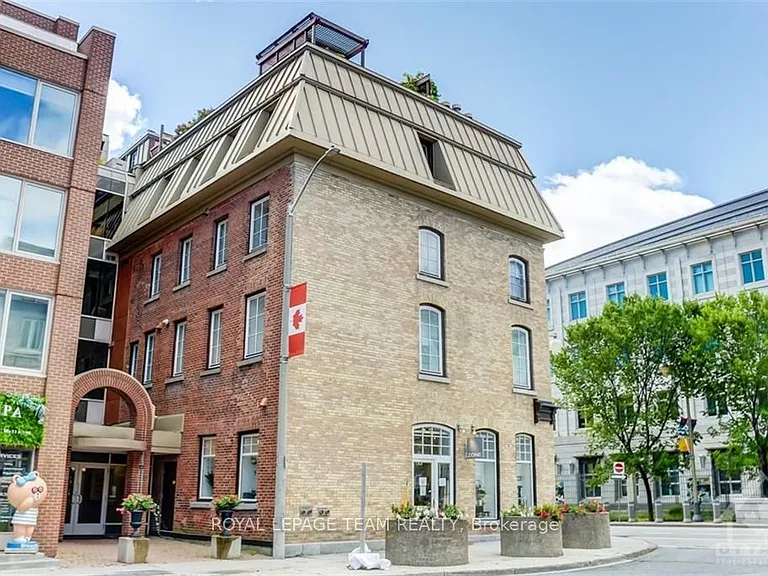 10 Clarence St #3 — Photo 21