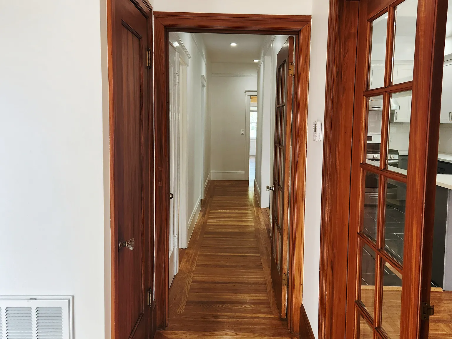 3 bed, 2.5 bath, 1867 sqft, $7,600 — Photo 2