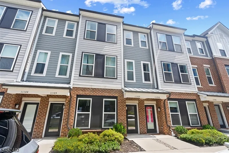 7 Jessica Ln #11205