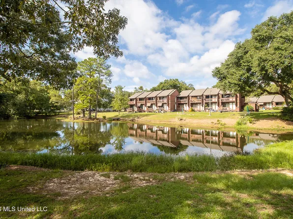 217 Lakeside Villa #B, Diamondhead, MS 39525