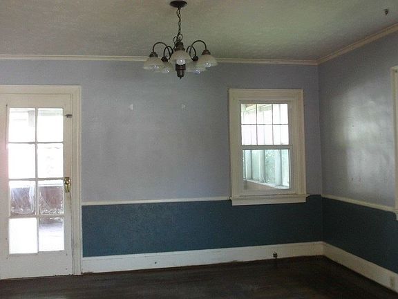 4th image of 2821 Ashland Ave