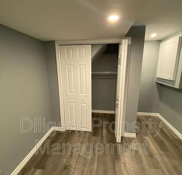 369 Applegrove Ave #LOWER — Photo 23