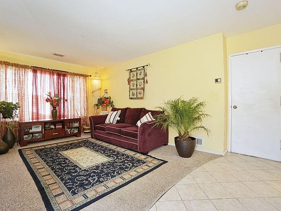 3rd image of 44 Susanna Ln
