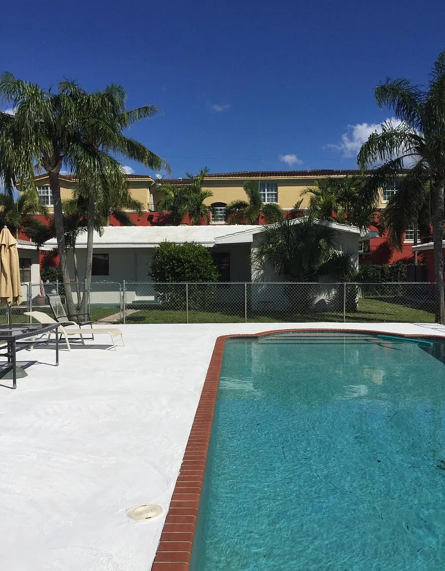 2 bed, 850 sqft, $2,500 — Photo 2