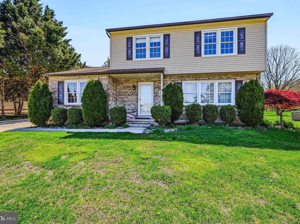 12 Laurie Ct, Bear, DE 19701