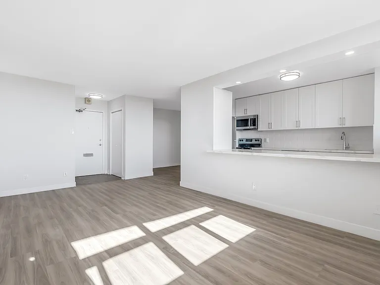 20 Graydon Hall Dr — Photo 5