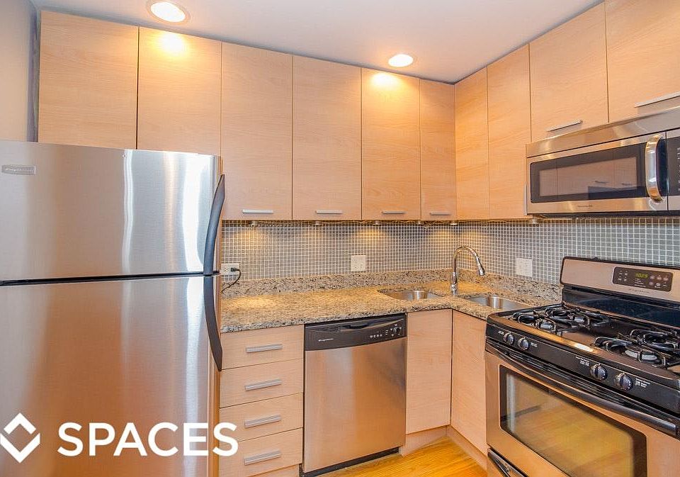 1st image of 6954 N Greenview Ave #2O5