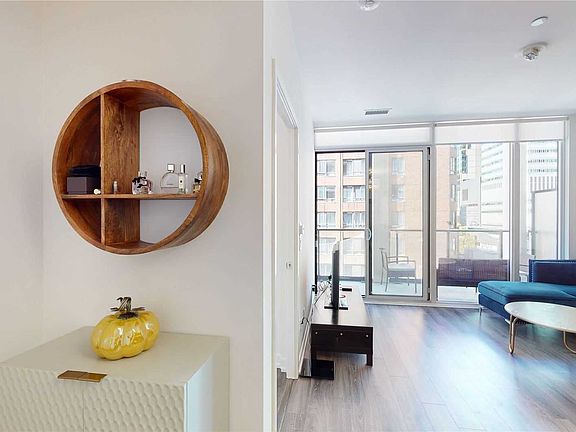 4th image of 20 Edward St #510