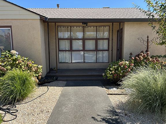 3rd image of 45 Myrtle Ct
