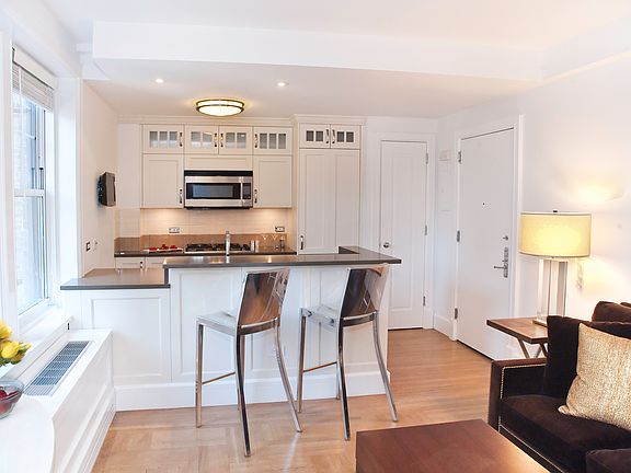 4th image of 27 W 72nd St #1014