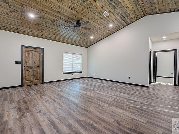 5th image of 212 Jones St