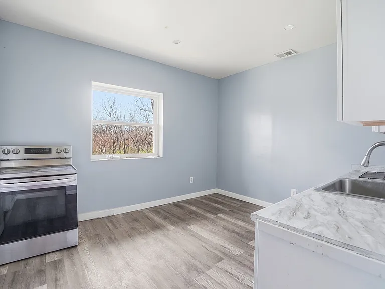 2545 Harrison Ave #2 — Photo 14