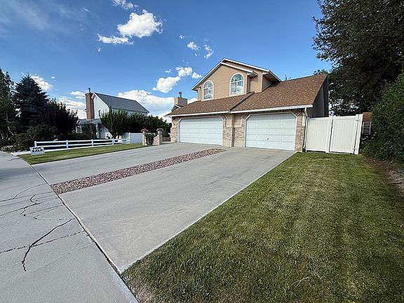 3rd image of 108 N Ponderosa Dr