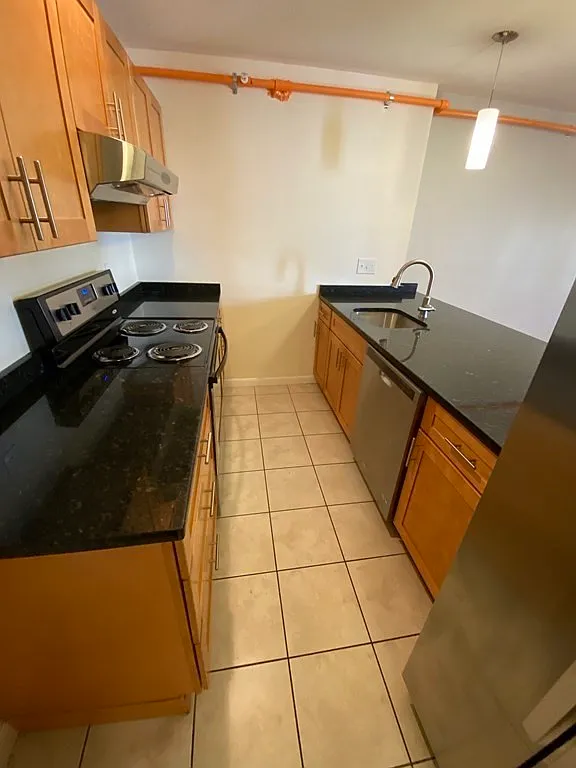 2 bed, 776 sqft, $2,100 — Photo 2