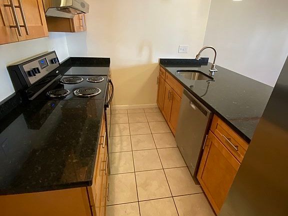 2nd image of 520 Main St #5