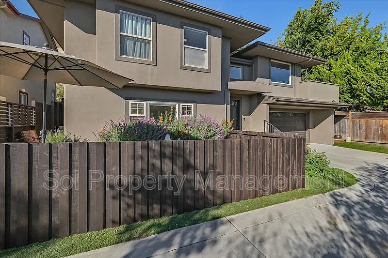 3 bed, 2.0 bath, 1800 sqft, $4,800 — Photo 3