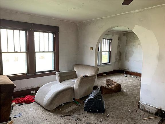 3rd image of 4737 5th Ave
