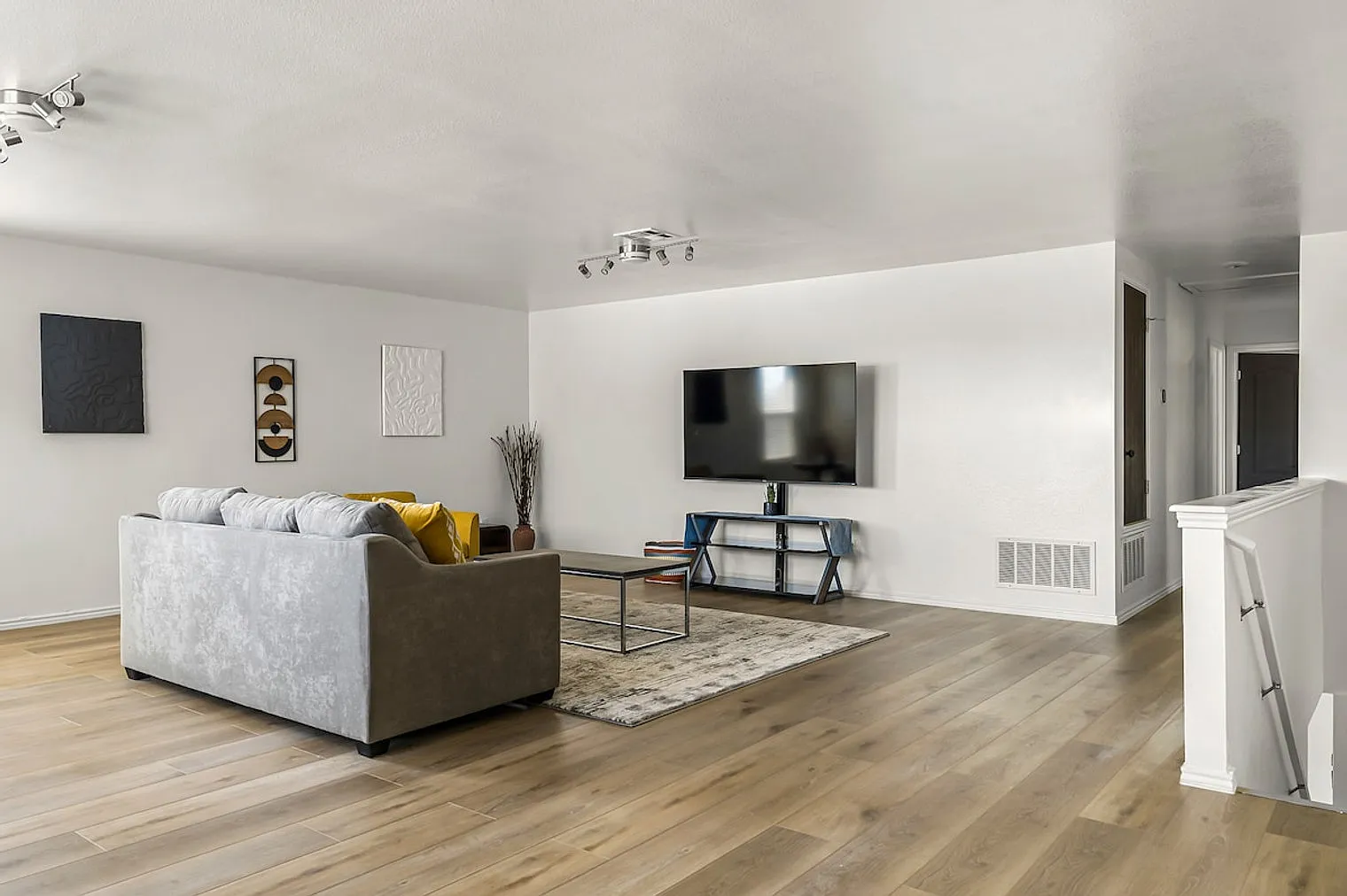 5 bed, 4.5 bath, $7,202 — Photo 4