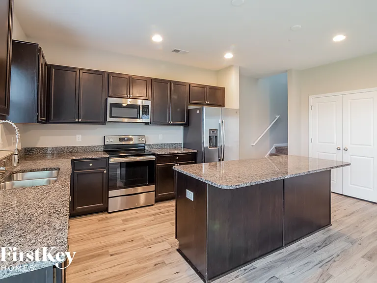 146 Clydesdale Cir — Photo 8