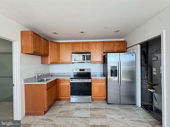 3rd image of 700 W Girard Ave