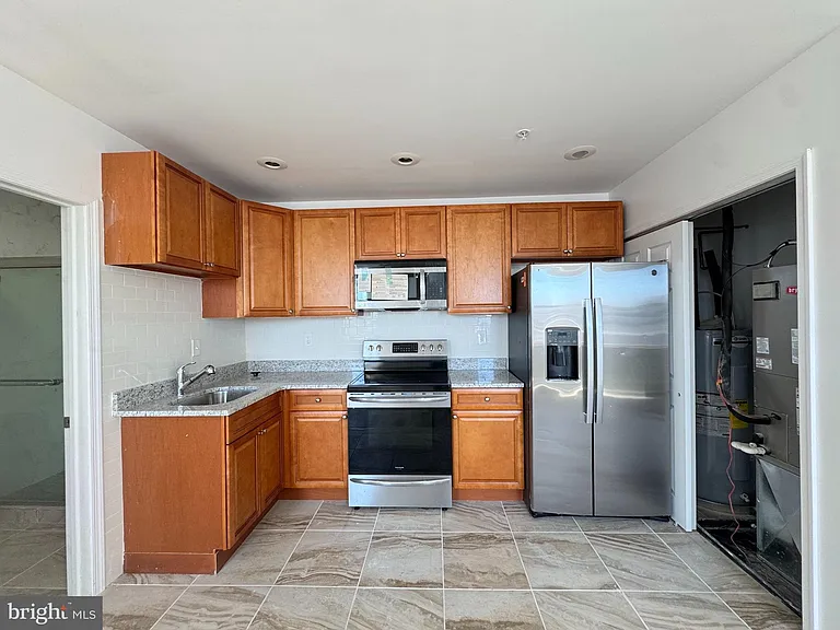 700 W Girard Ave — Photo 3