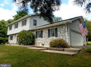 931 Colston Dr, Falling Waters, WV 25419