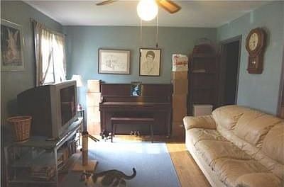 2nd image of 922 Glen Way