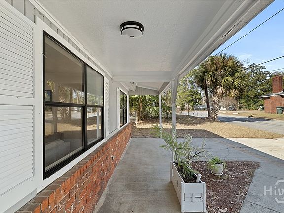 3rd image of 25 Saint Johns Avenue